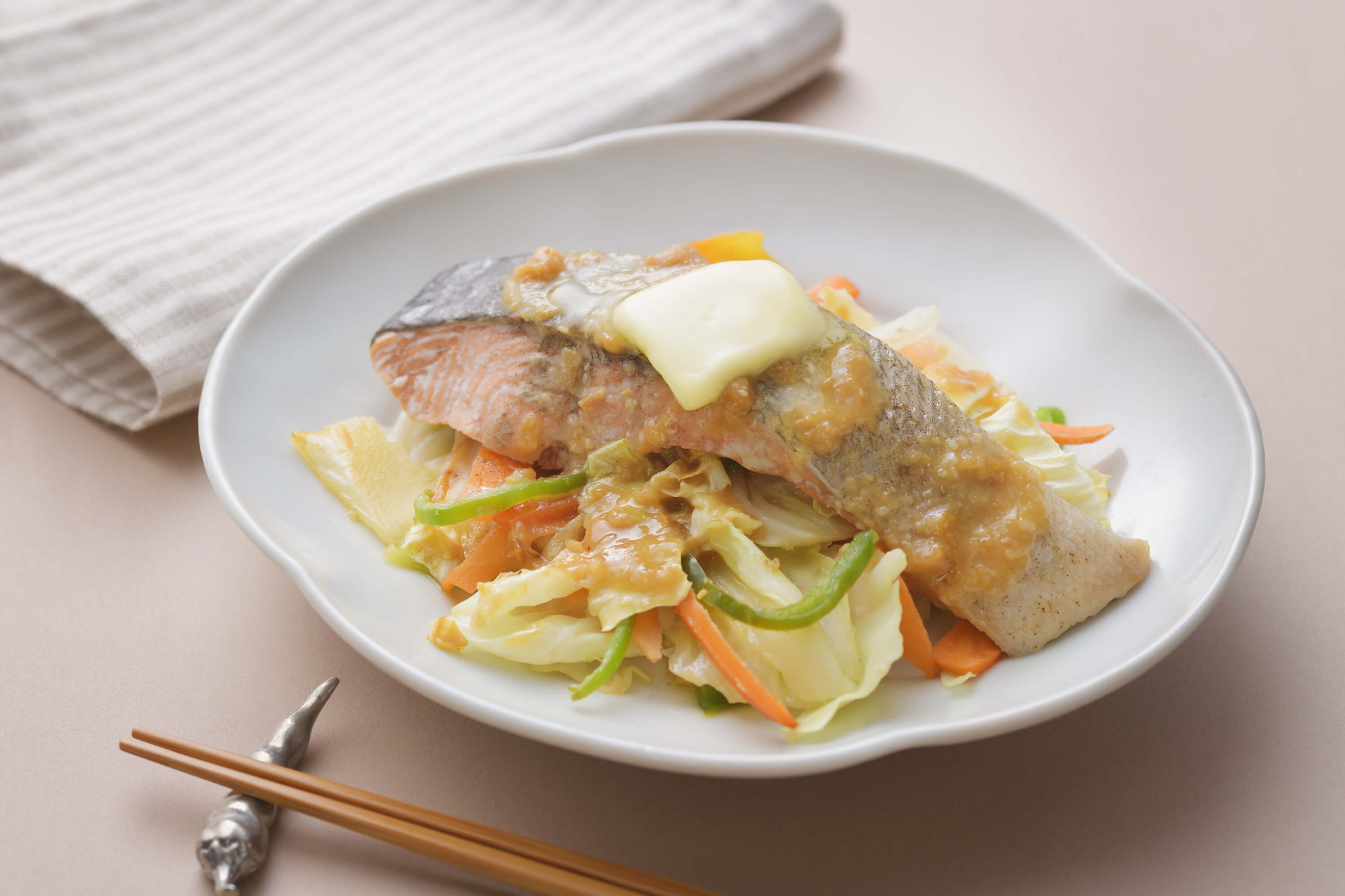 鮭のちゃんちゃん焼き風フライパン蒸し